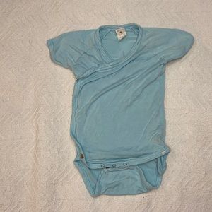 Kate Quinn 6-12m wrap style bodysuit